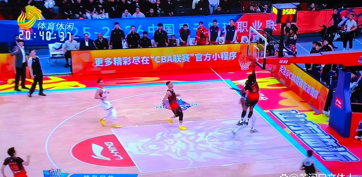 包含国际比赛日山东男篮备战CBA常规赛浙江队围绕CBA常规赛门线救险，现场解说直呼：转折点新疆广汇止住颓势的词条